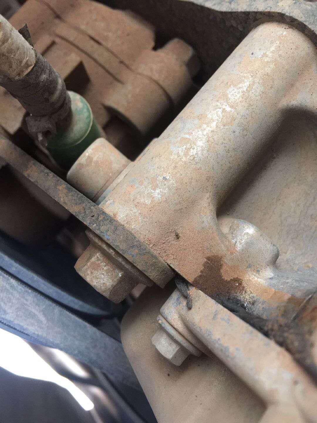 哈弗m6发动机漏油咋解决,哈弗m6变速箱传动轴油封漏油