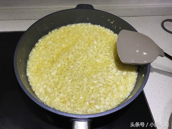 烤生蚝扇贝蛏子蒜蓉做法教程,蒜蓉烤生蚝扇贝唯美食不可辜负