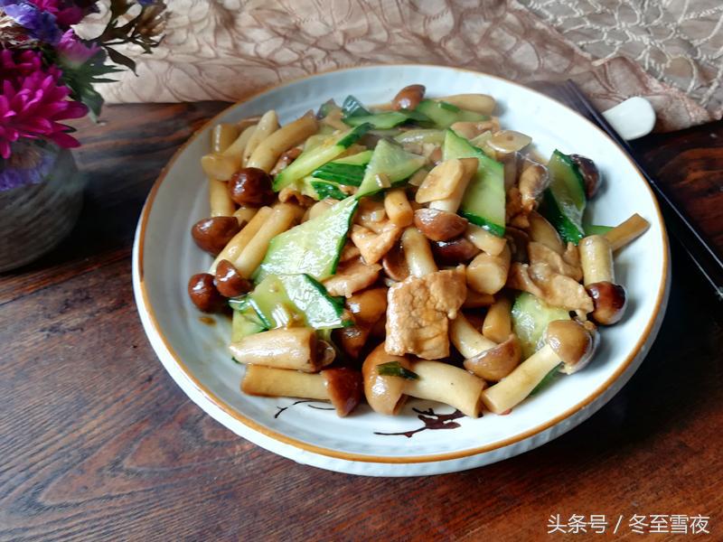 怎样把蘑菇做的好吃?做法其实并不复杂,教你这样做,鲜美嫩滑