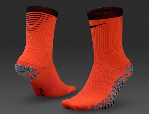 足球场上，让我们用袜子来一决胜负！