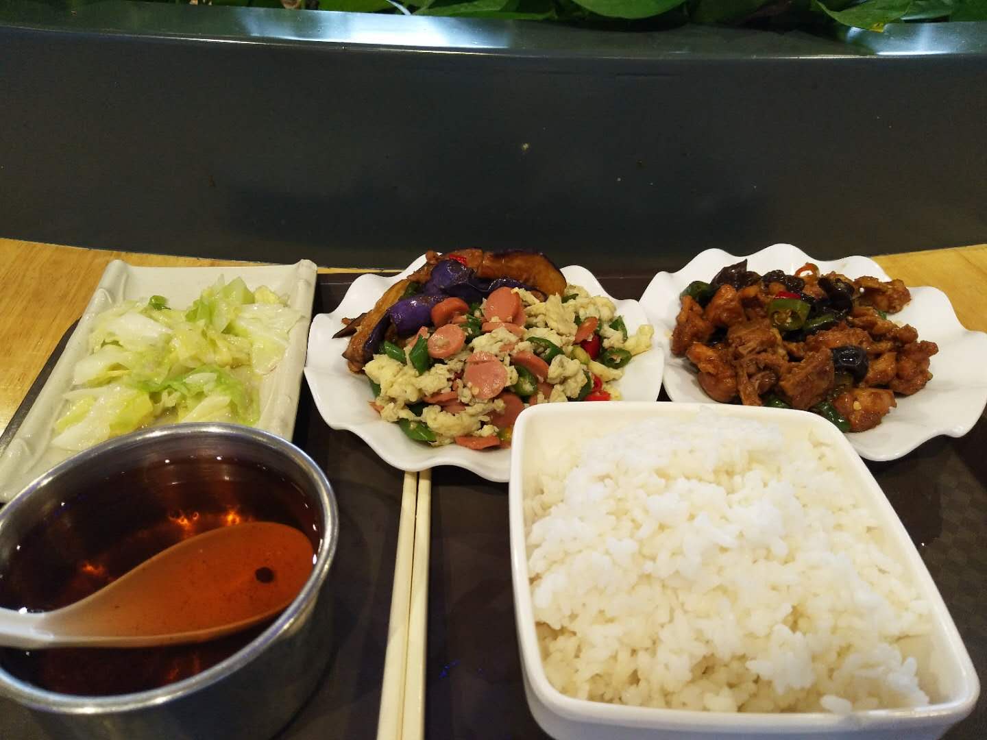 东莞松山湖一月加70个小时班，普工工资能拿8000，算不算高工资？