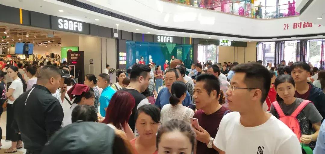 太疯狂了！今天，全淮南人都去了这个地方，万达广场盛大开业……