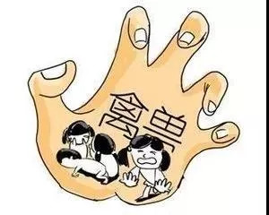 可恶!51岁大叔当众猥亵5岁女童第一次被挣脱后他居然还……