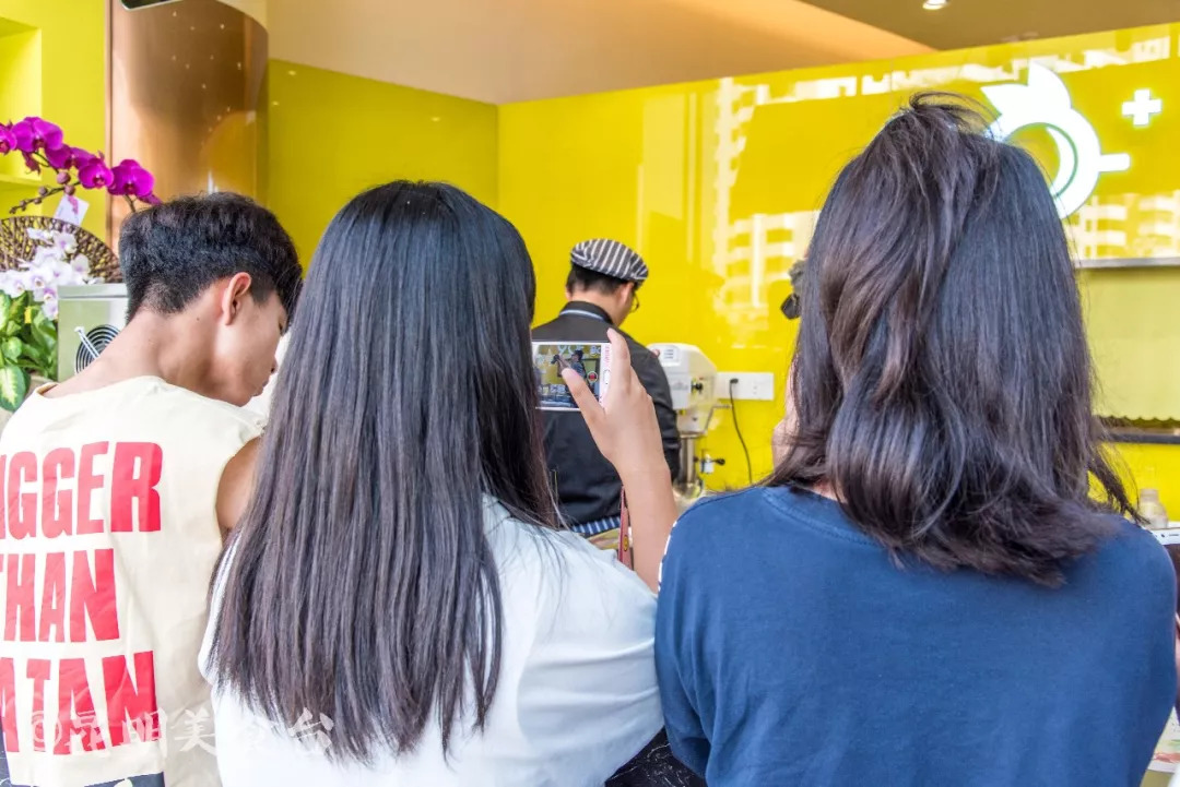 一天卖3万杯的奶茶,一天卖2000多杯奶茶