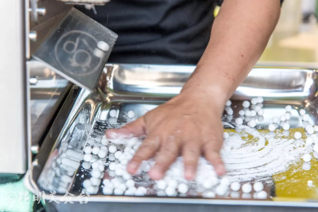 一天卖3万杯的奶茶,一天卖2000多杯奶茶