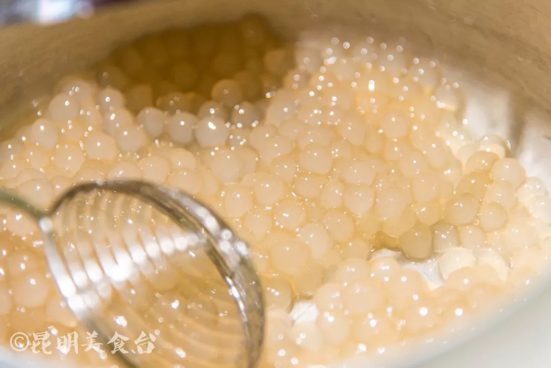 一天卖3万杯的奶茶,一天卖2000多杯奶茶