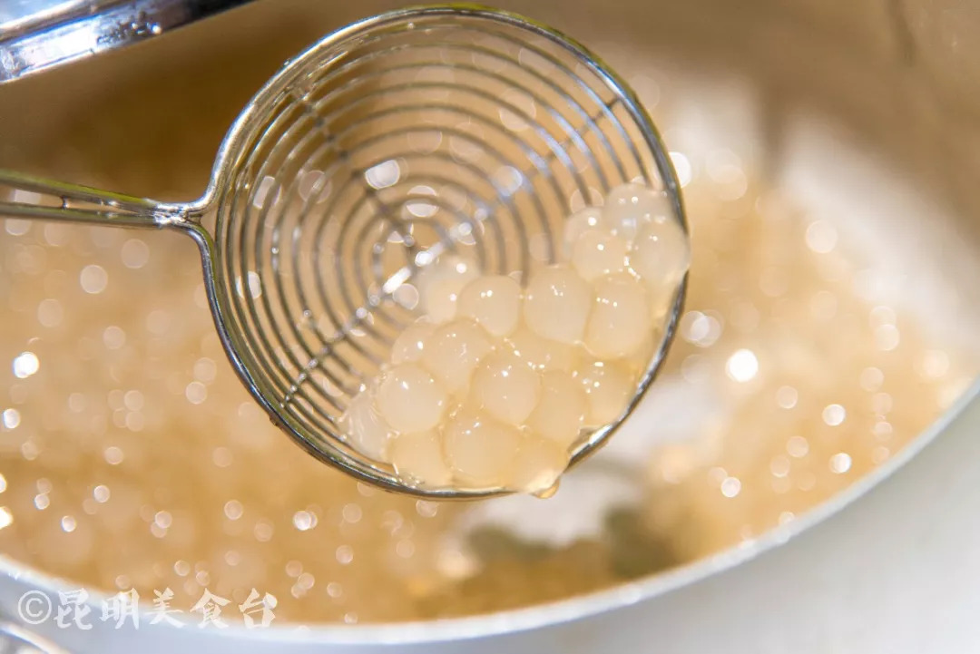 一天卖3万杯的奶茶,一天卖2000多杯奶茶