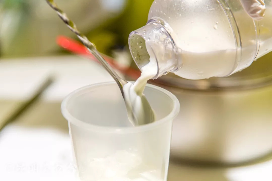 一天卖3万杯的奶茶,一天卖2000多杯奶茶