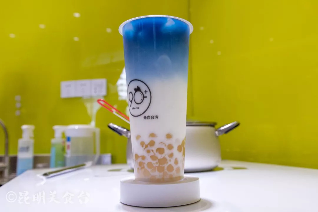 一天卖3万杯的奶茶,一天卖2000多杯奶茶