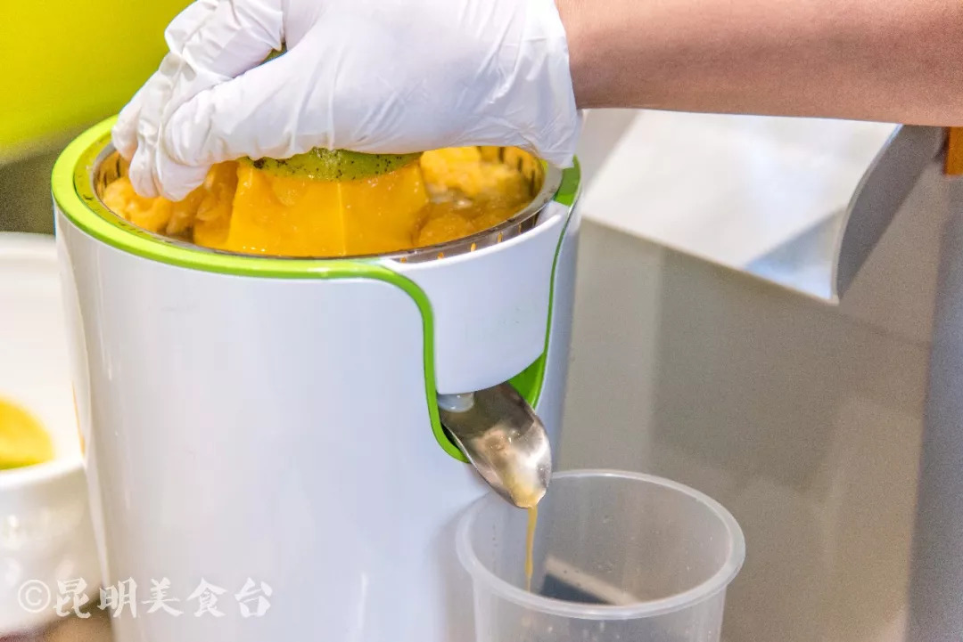 一天卖3万杯的奶茶,一天卖2000多杯奶茶