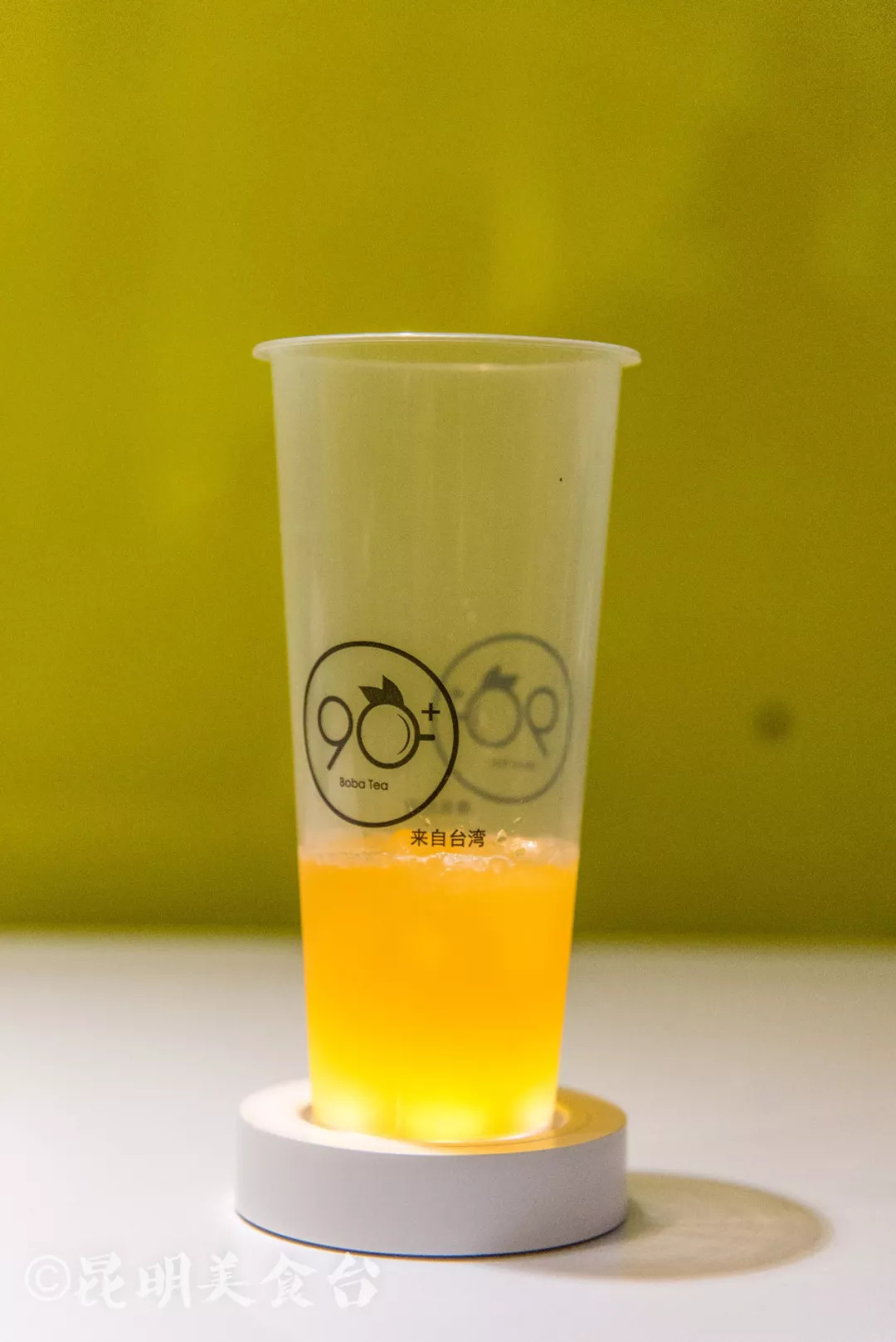 一天卖3万杯的奶茶,一天卖2000多杯奶茶