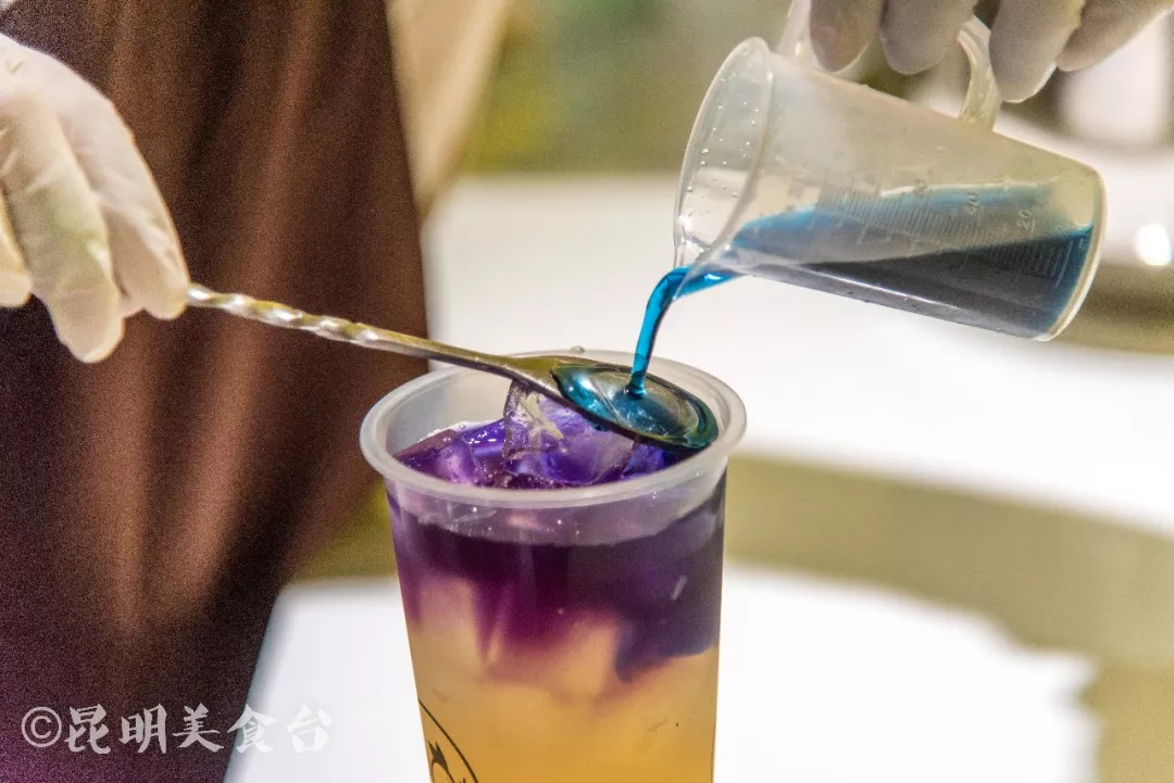 一天卖3万杯的奶茶,一天卖2000多杯奶茶