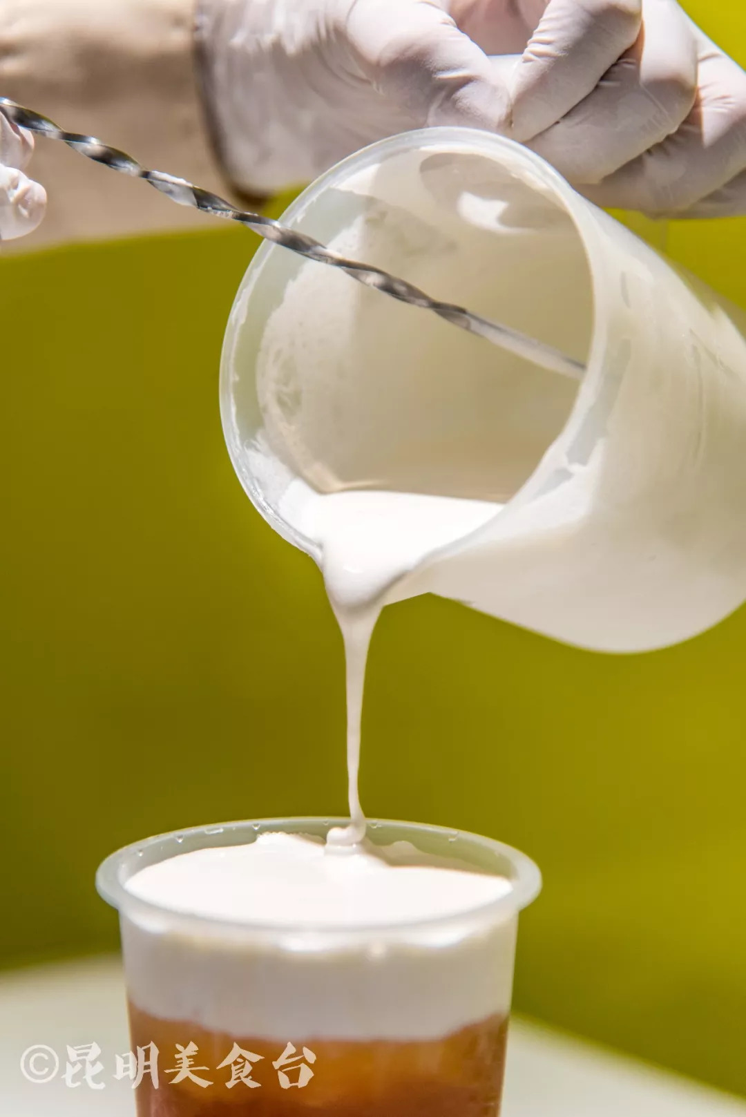 一天卖3万杯的奶茶,一天卖2000多杯奶茶