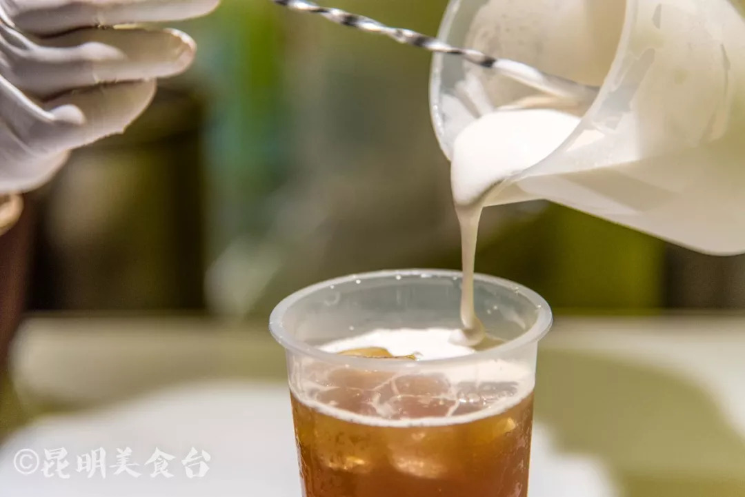 一天卖3万杯的奶茶,一天卖2000多杯奶茶