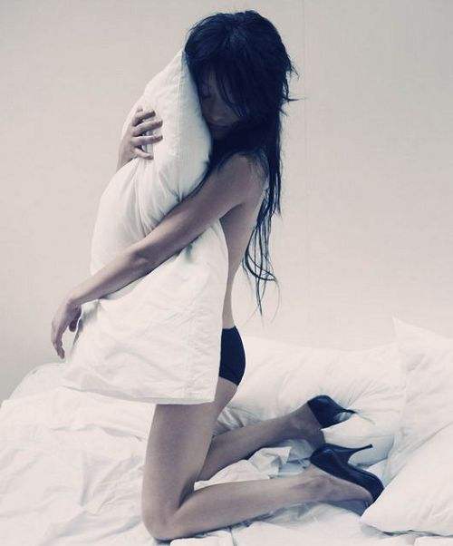 她拎着我送的LV去跟别的男人相亲,我该说什么好?