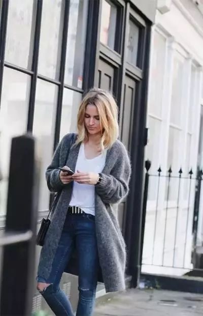 毛衣小香风外套怎么搭配最好看,杏色毛衣过膝长裙搭配什么外套