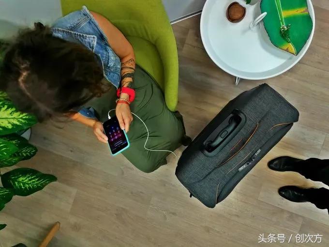 IF获奖团队新品，可以伸缩的行李箱，1秒钟变身登机箱