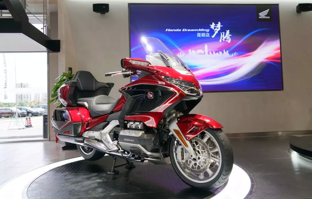 豪华摩托车旗舰，本田金翼（GOLDWING）国内售价公布，41.8万起