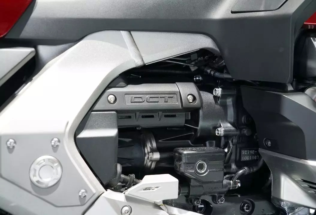 豪华摩托车旗舰，本田金翼（GOLDWING）国内售价公布，41.8万起