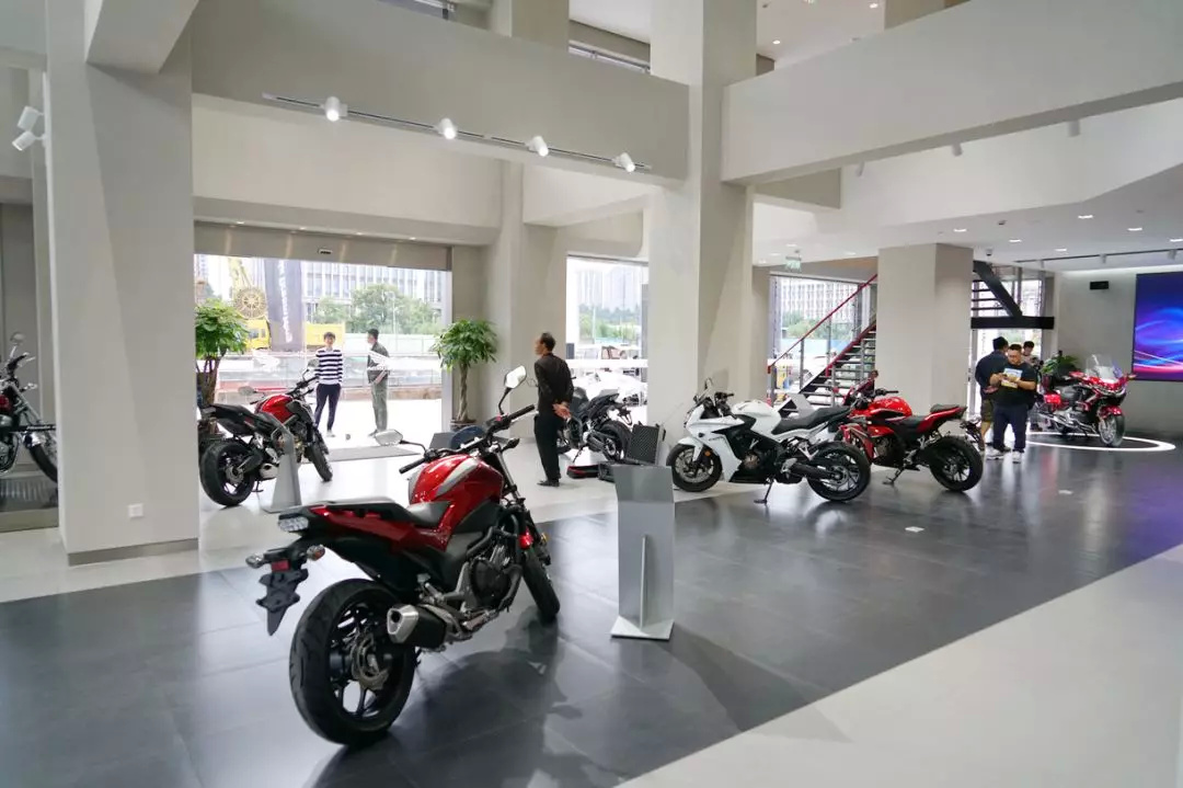 豪华摩托车旗舰，本田金翼（GOLDWING）国内售价公布，41.8万起