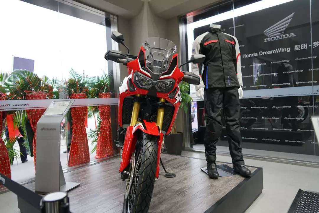 豪华摩托车旗舰，本田金翼（GOLDWING）国内售价公布，41.8万起