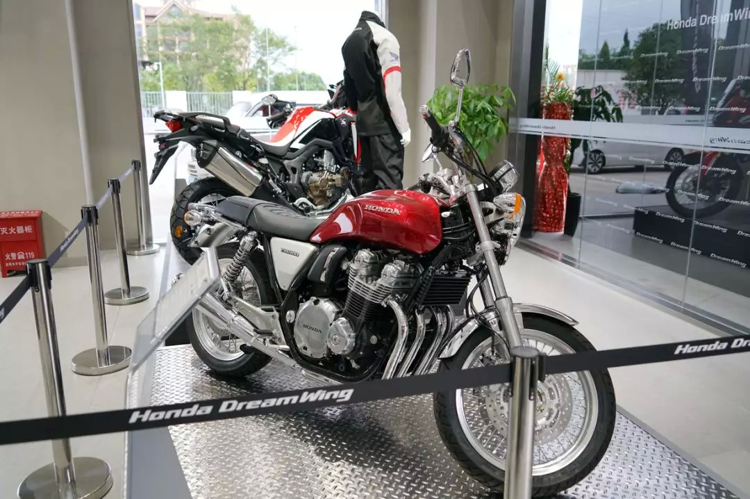 豪华摩托车旗舰，本田金翼（GOLDWING）国内售价公布，41.8万起