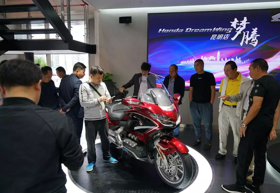 豪华摩托车旗舰，本田金翼（GOLDWING）国内售价公布，41.8万起