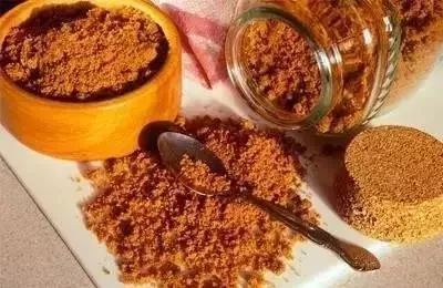 冬季嘴唇干裂起皮教你一招解决,春季嘴唇干裂起皮最快治好的方法