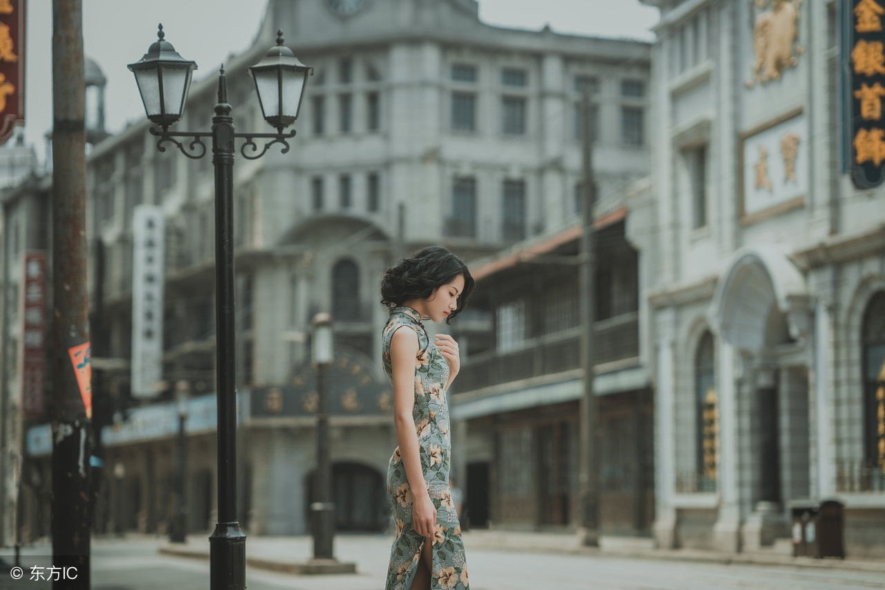 为初恋约定我终身未嫁,再见时他带着20岁儿子,已记不起我是谁