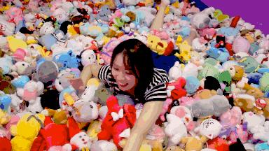 娃娃机惊现真娃娃,重庆网红大型娃娃机