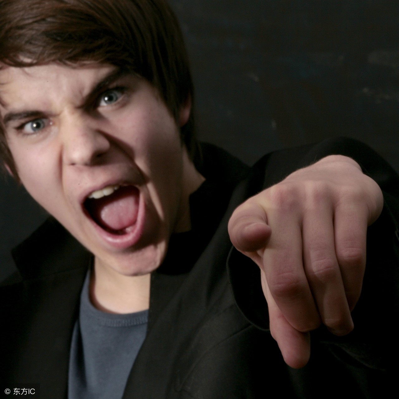 被长辈数落如何高情商回复,被长辈冤枉了怎么反击别人