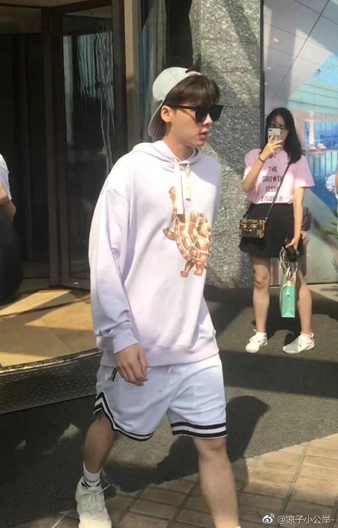 这就是灌篮李易峰站出来保护粉丝,这就是灌篮李易峰最后一次表演