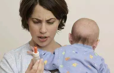 强力枇杷露和甘草合剂哪个效果好,复方甘草合剂加强力枇杷露