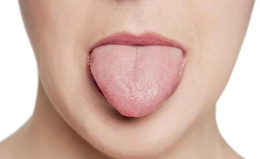 小小1颗野草,竟是湿气的“杀手”,每天拌着吃,老湿气一去不返