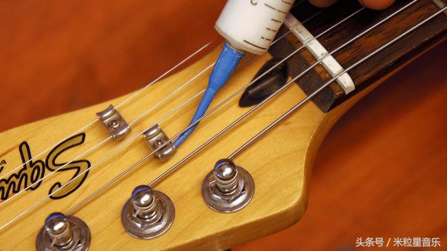 吉他老是弹快怎么办,吉他弦老是跑音