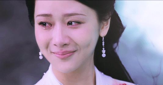 杨紫法令纹做了什么医美,杨紫笑起来法令纹特别深