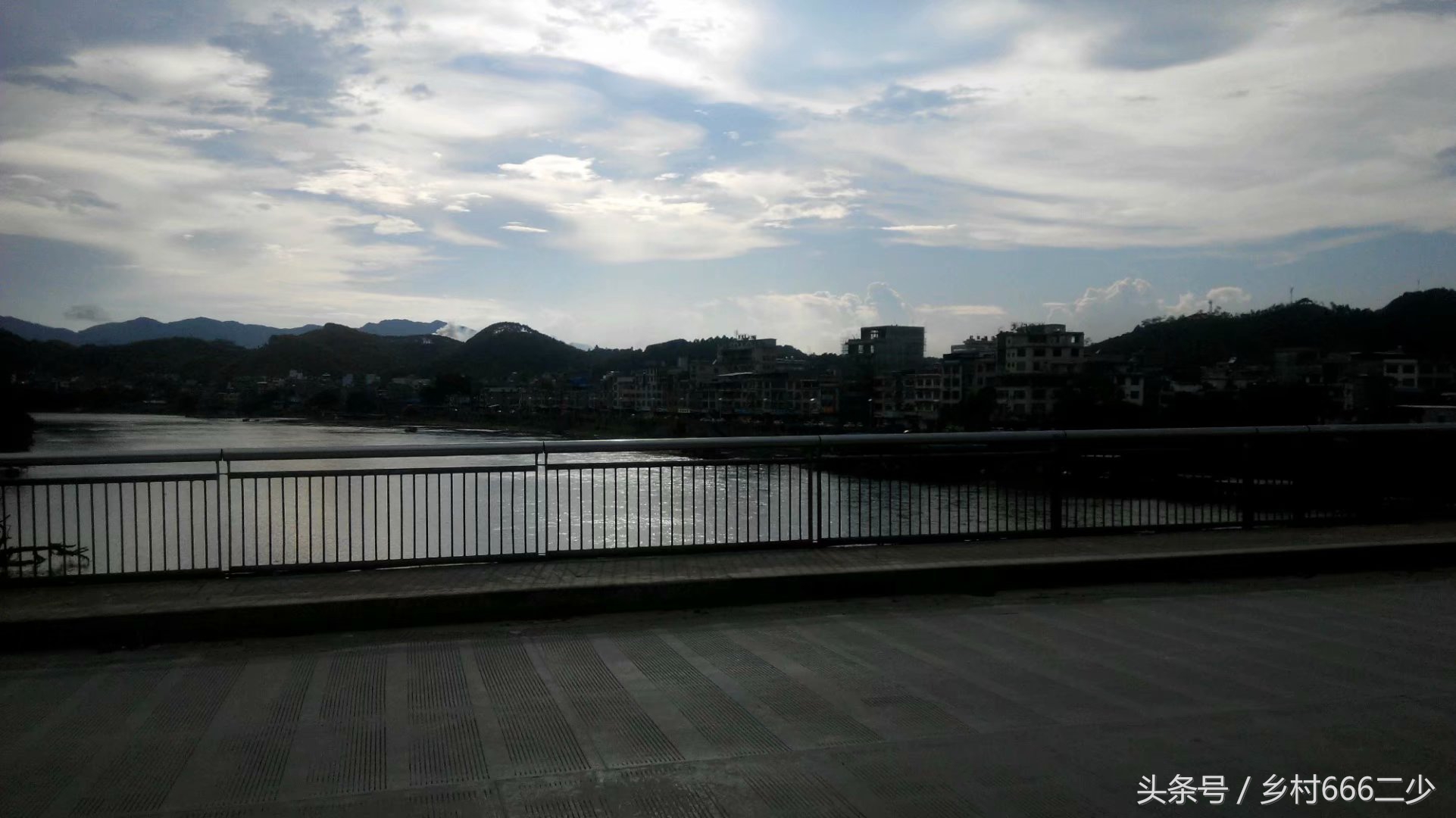 平凡之路赏析,平凡之路赏析及感悟