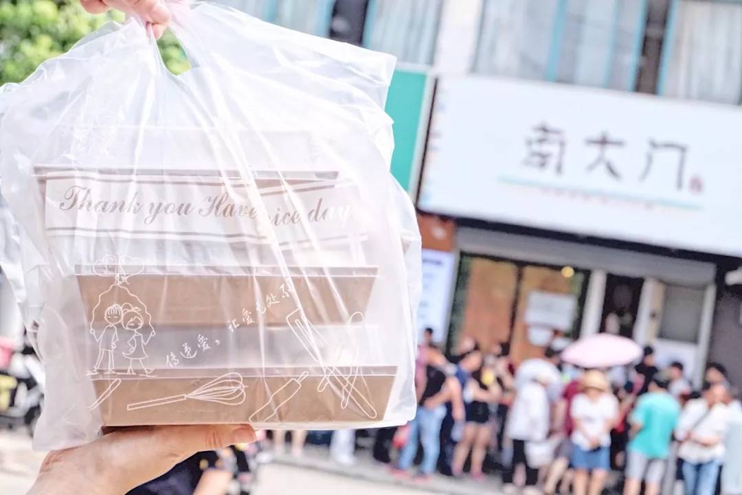 意外爆火的美食店铺,爆火的米糕