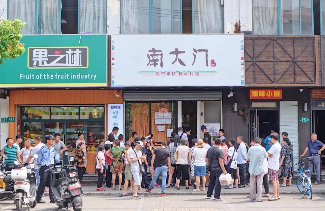 意外爆火的美食店铺,爆火的米糕