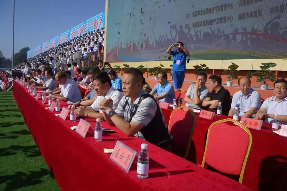 体彩环中原2018自行车公开赛南阳镇平站暨“世界健身气功日”健身气功比赛激情开赛