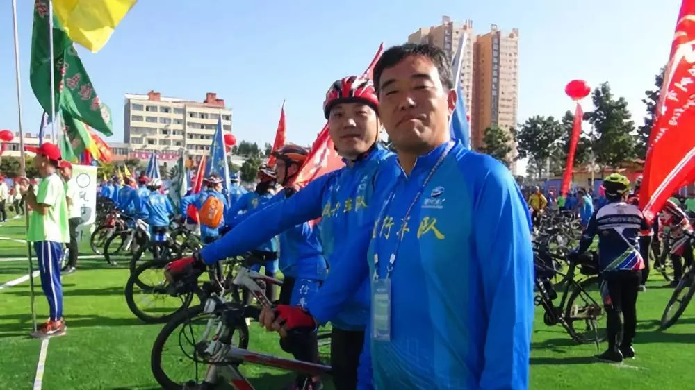 体彩环中原2018自行车公开赛南阳镇平站暨“世界健身气功日”健身气功比赛激情开赛