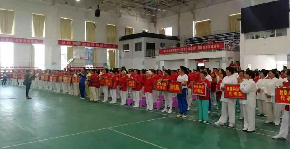 体彩环中原2018自行车公开赛南阳镇平站暨“世界健身气功日”健身气功比赛激情开赛