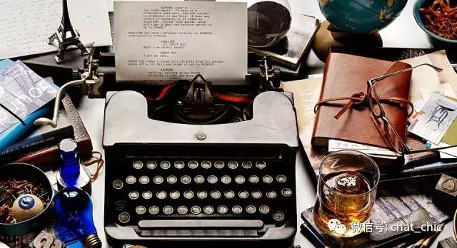 当你有一件纯白的衬衣,洁白的衬衫散发着好闻的味道