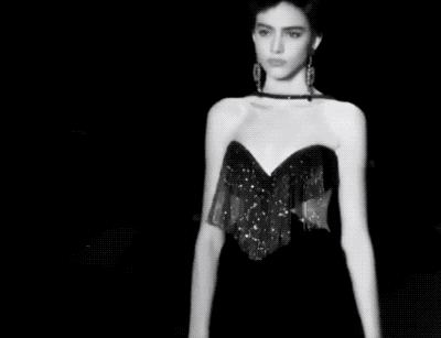 天呐！19岁=36D胸+大长腿，为什么没把我生得这么美！