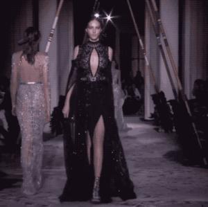 天呐！19岁=36D胸+大长腿，为什么没把我生得这么美！