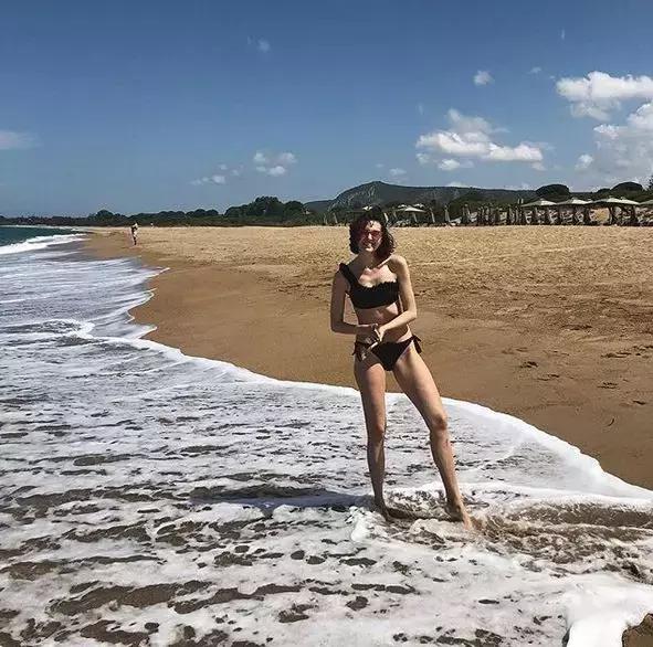 天呐！19岁=36D胸+大长腿，为什么没把我生得这么美！