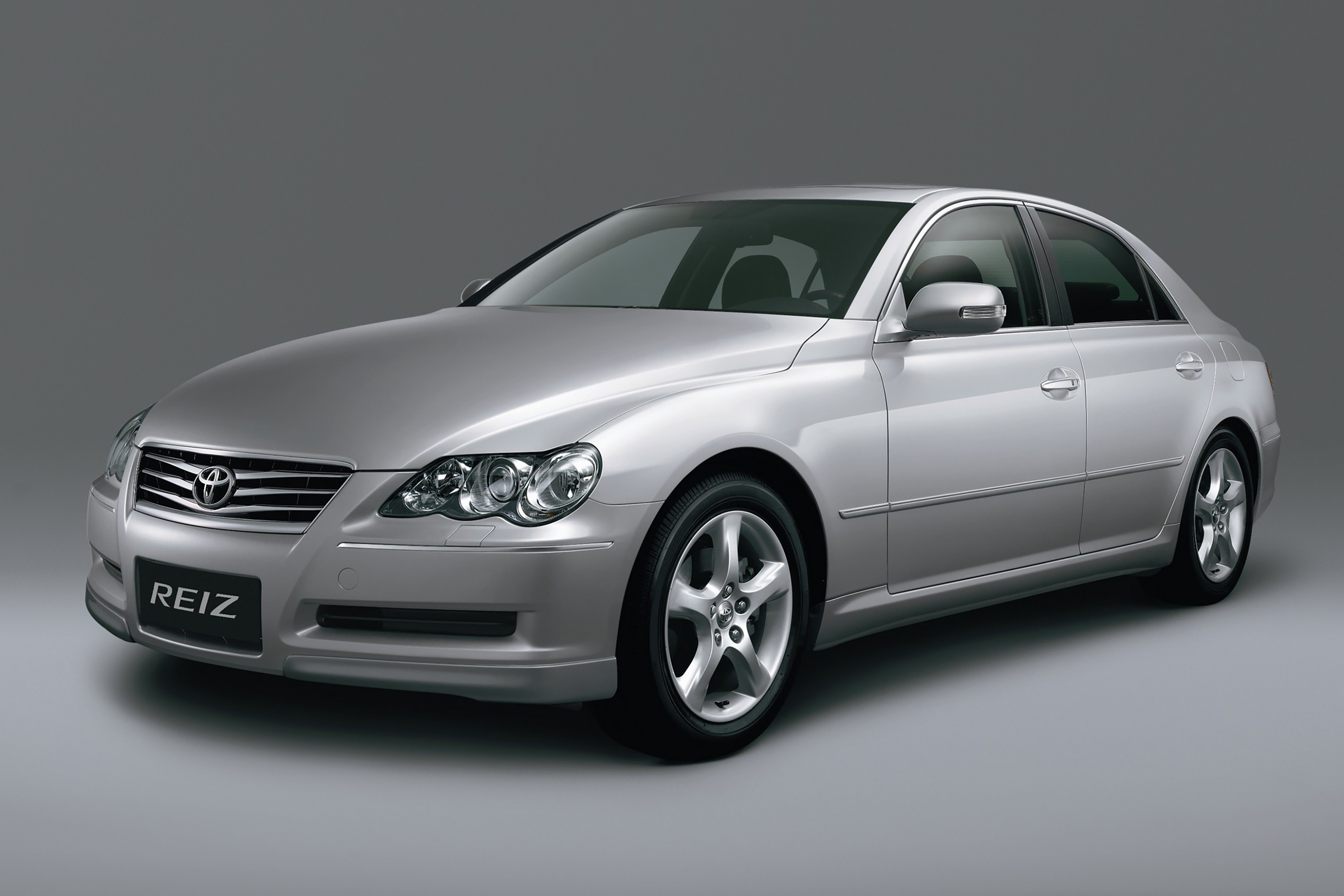 丰田锐志二手车哪一款值得购买,二手最值得入手丰田轿车