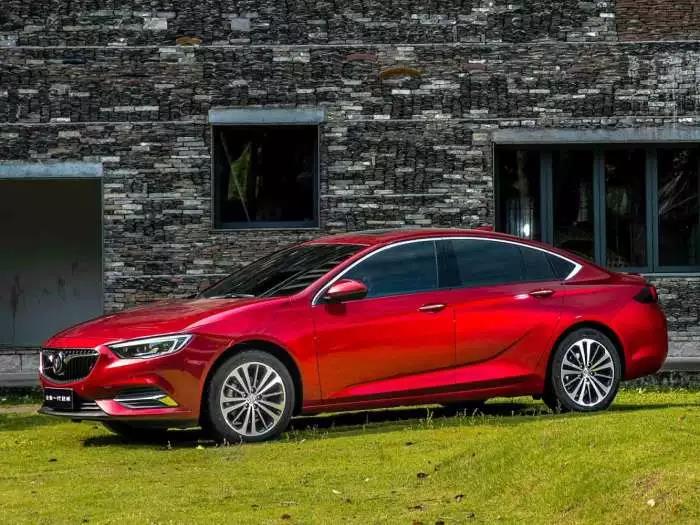 别克轿跑君威gs白色,新款君威gs惊艳登场