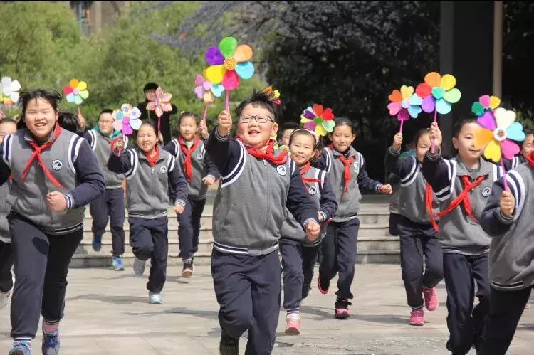 开学穿校服怎么办,开学如何整理夏天校服