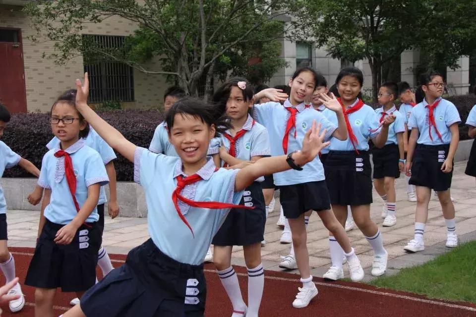 开学穿校服怎么办,开学如何整理夏天校服